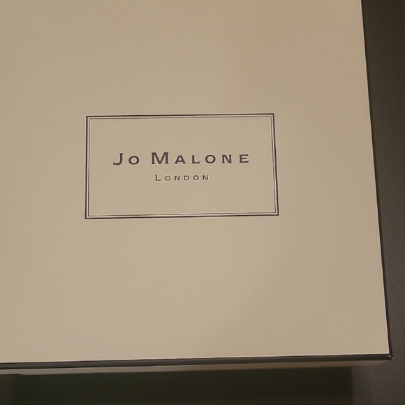 Jo Malone London Ivory Gift Box & Bag - Picture 2 of 13